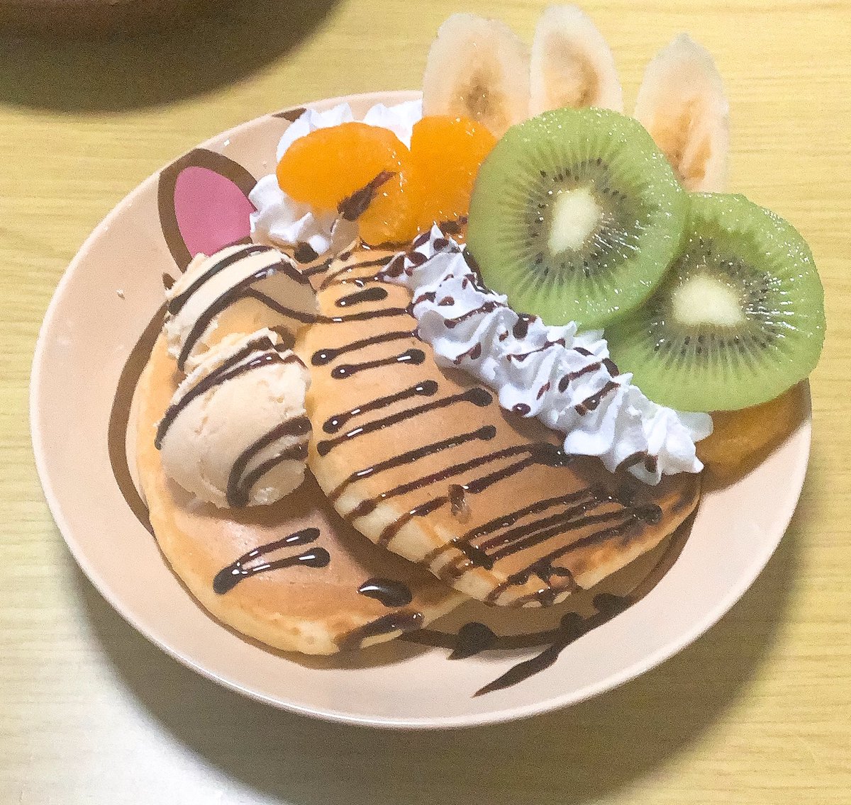 仕事納めパンケーキの時間です！(っ'ヮ')╮🍌🥝🍊🥞🍨🍫