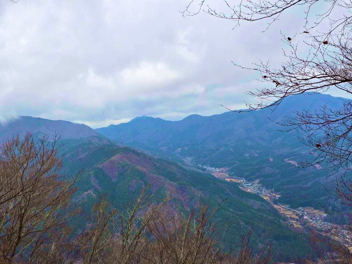 Grotle274's tweet image. 富嶽三十六景の鳥ノ胸山(27座/36座)登りました！眺望は良かったけど富士山も見えず…そして、寒かった！