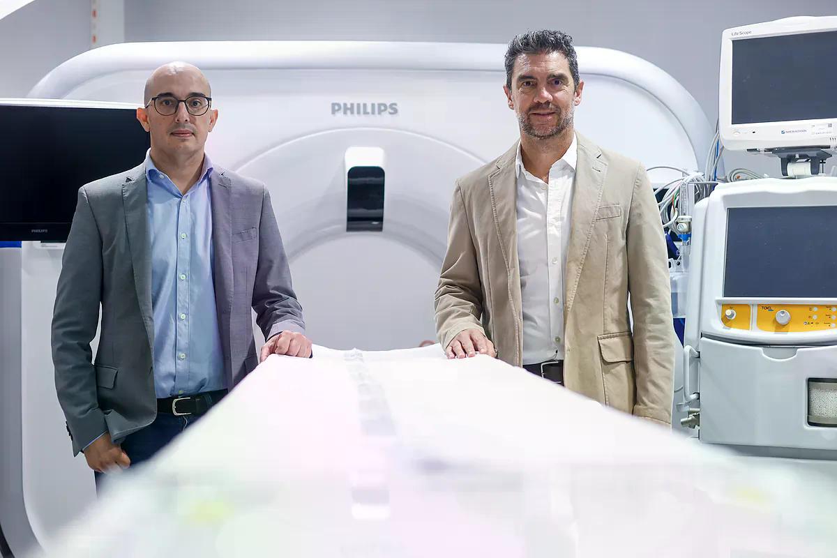 La especialidad médica desconocida que trata hernias discales y fracturas de vértebras sin bisturí: "En dos horas estaba en casa, sin dolor y con el brazo otra vez en movimiento" elmundo.es/ciencia-y-salu…