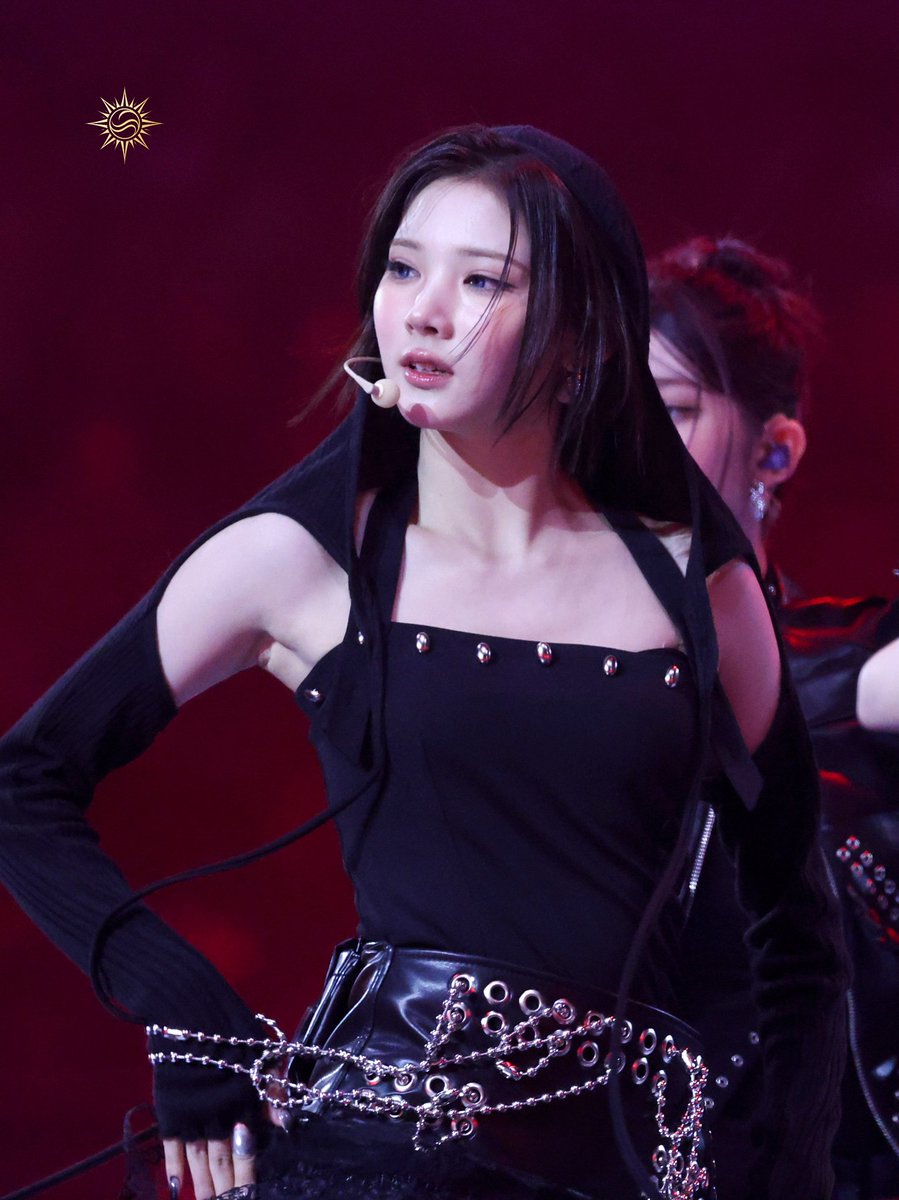 http__38's tweet image. 251225 가요대전
#하츠투하츠 #하츠투하츠지우 #최지우 #JIWOO #H2H #Hearts2Hearts