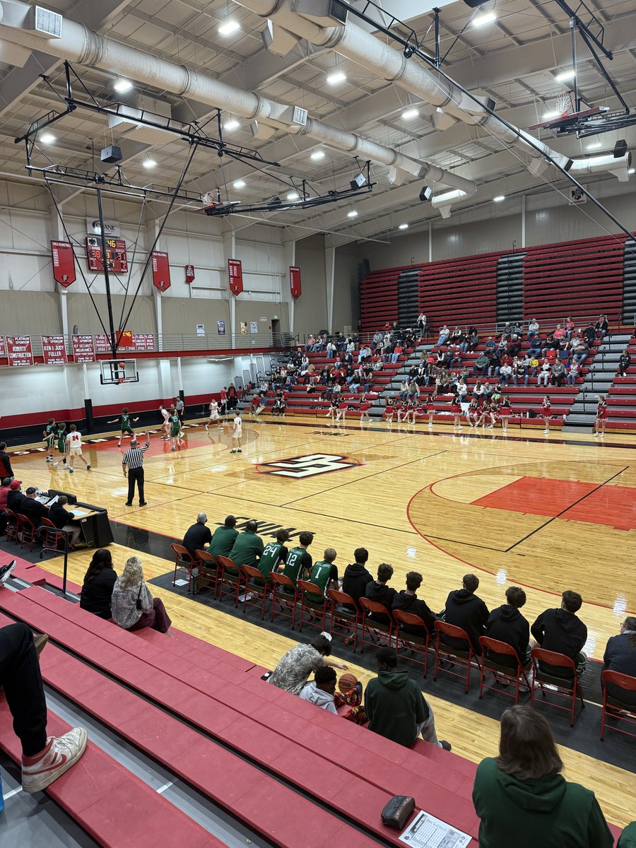 18U_Fair's tweet photo. @JMV1070 in your House tonight. Monrovia and Eastern Green! Love this gym! https://t.co/DCUS9ZlTHr