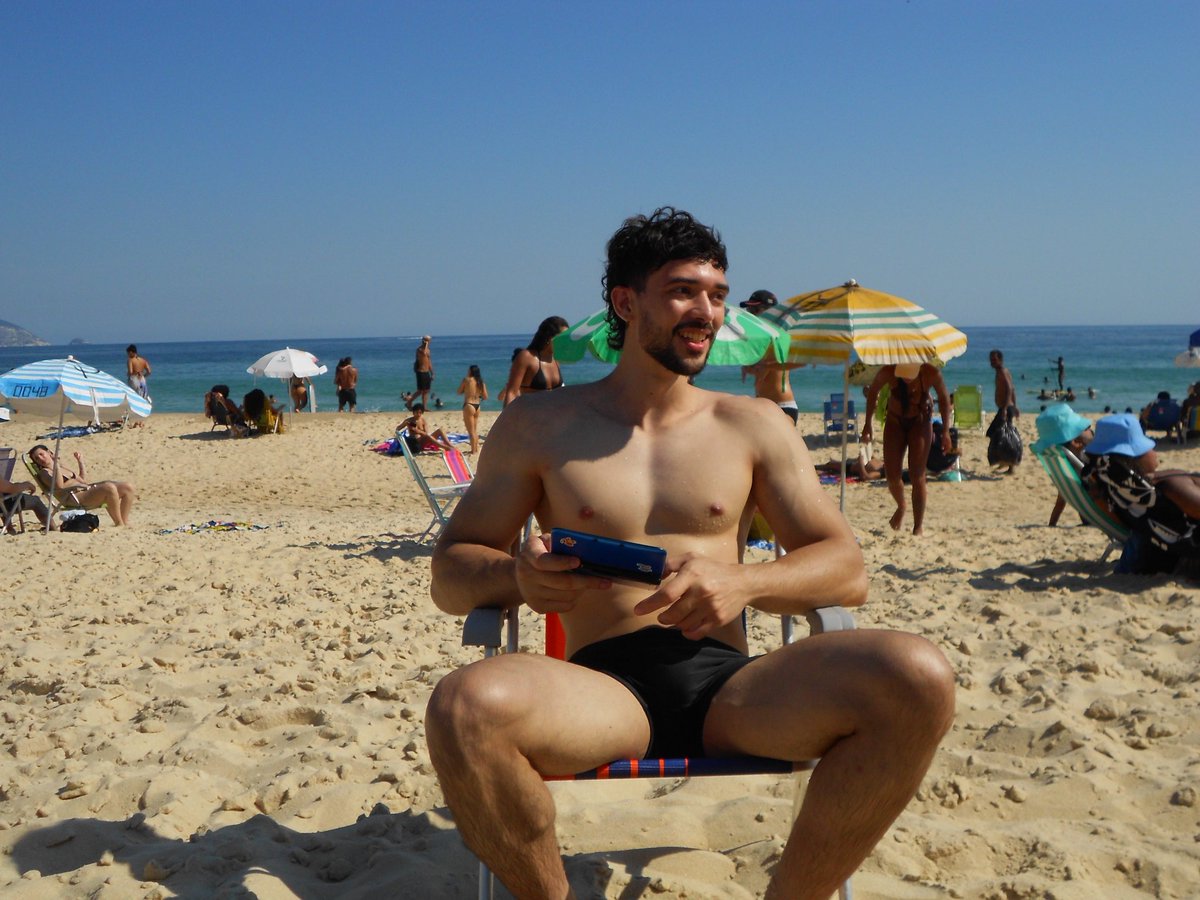 deymixcx's tweet image. Coisa feia homem que leva o 3DS pra praia pra jogar shin megami tensei strange journey

Eu sendo horroroso: