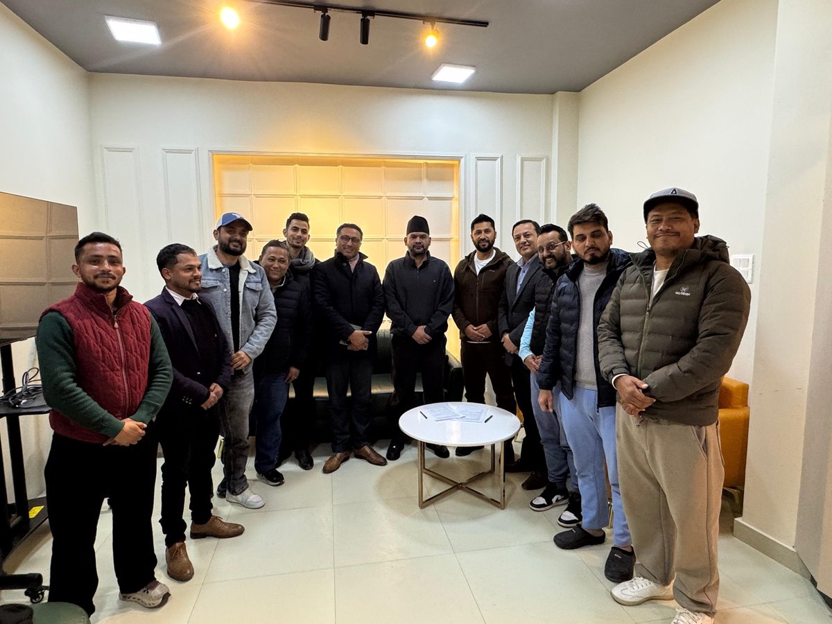 ४८ घन्टाको अनवरत खटाई पश्चात !  अन्तत: बिहानको ४ बजे बाट नेपालमा नयाँ  युवा युगको सुरुवात का निम्ति अब घन्टि बजाउदै रास्वपाबाट '' भावि प्रधानमन्त्री बालेन शाह'' 🤗 #balenforpm