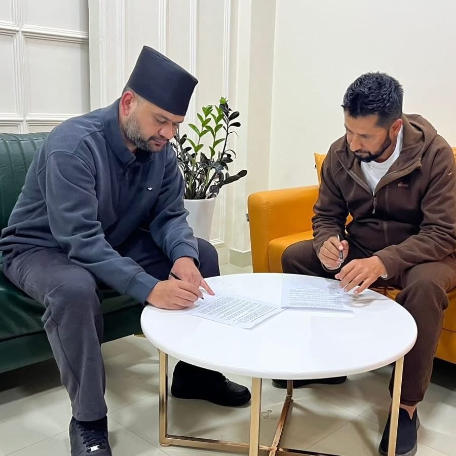 shishirdahal's tweet photo. सम्झौता : दलको नाम रास्वपा नै रहने, झण्डा र चुनाव चिन्ह घन्टी नै रहने , सभापति रवि लामिछाने अनि भावी प्रधानमन्त्री बालेन शाह रहने।  बाँकी तल 👇 https://t.co/grimKmrVXY
