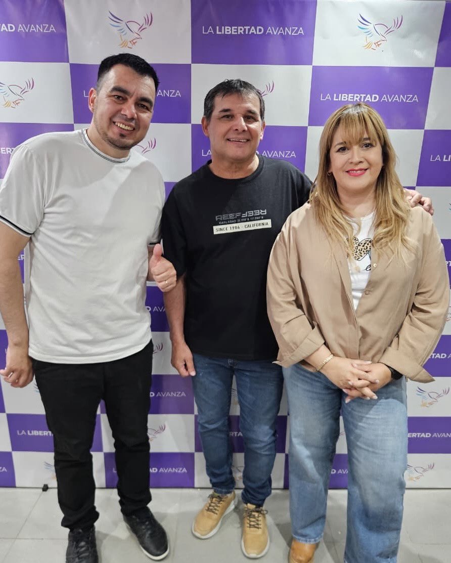 Cerrando el 2025 con el equipo de Río Grande. Se viene un gran 2026. Vamos a trabajar para que La Libertad Avance en Tierra del Fuego. ¡Les deseamos que tengan un gran año y felices fiestas! 🎉 💜

<a href="/MigueMiguerrock/">Miguel Rodríguez</a>  <a href="/natigraciania/">Nati Gracianía</a>