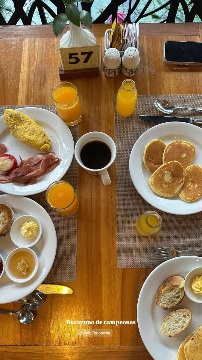 Bali-Indonesia : Colazione da Campioni ✌😍
#orianamarzoli
#facundogonzalez
❤🔐♾👑
#orianistas