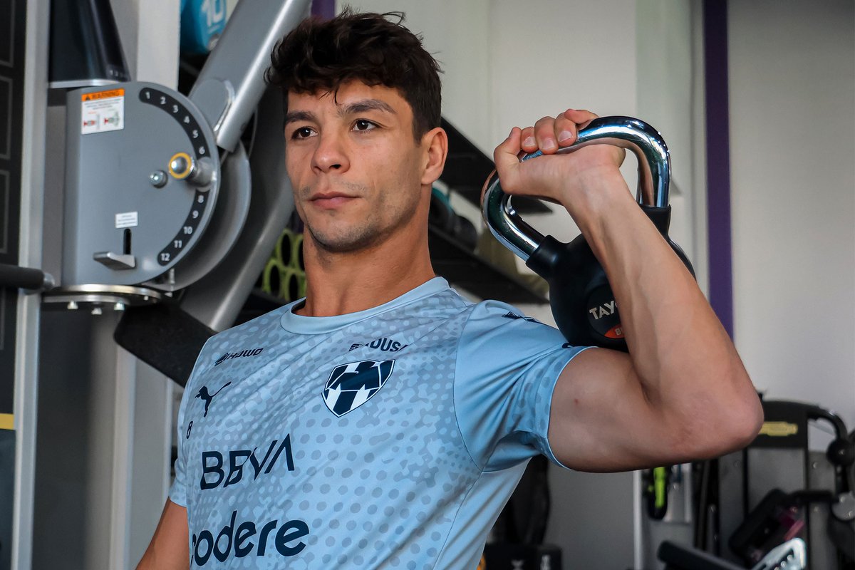 Rayados's tweet photo. ¡Seguimos con las pruebas físicas en El Barrial!⛰️💪🏼💙

@PlanetFitness https://t.co/0Pi0paHjc7