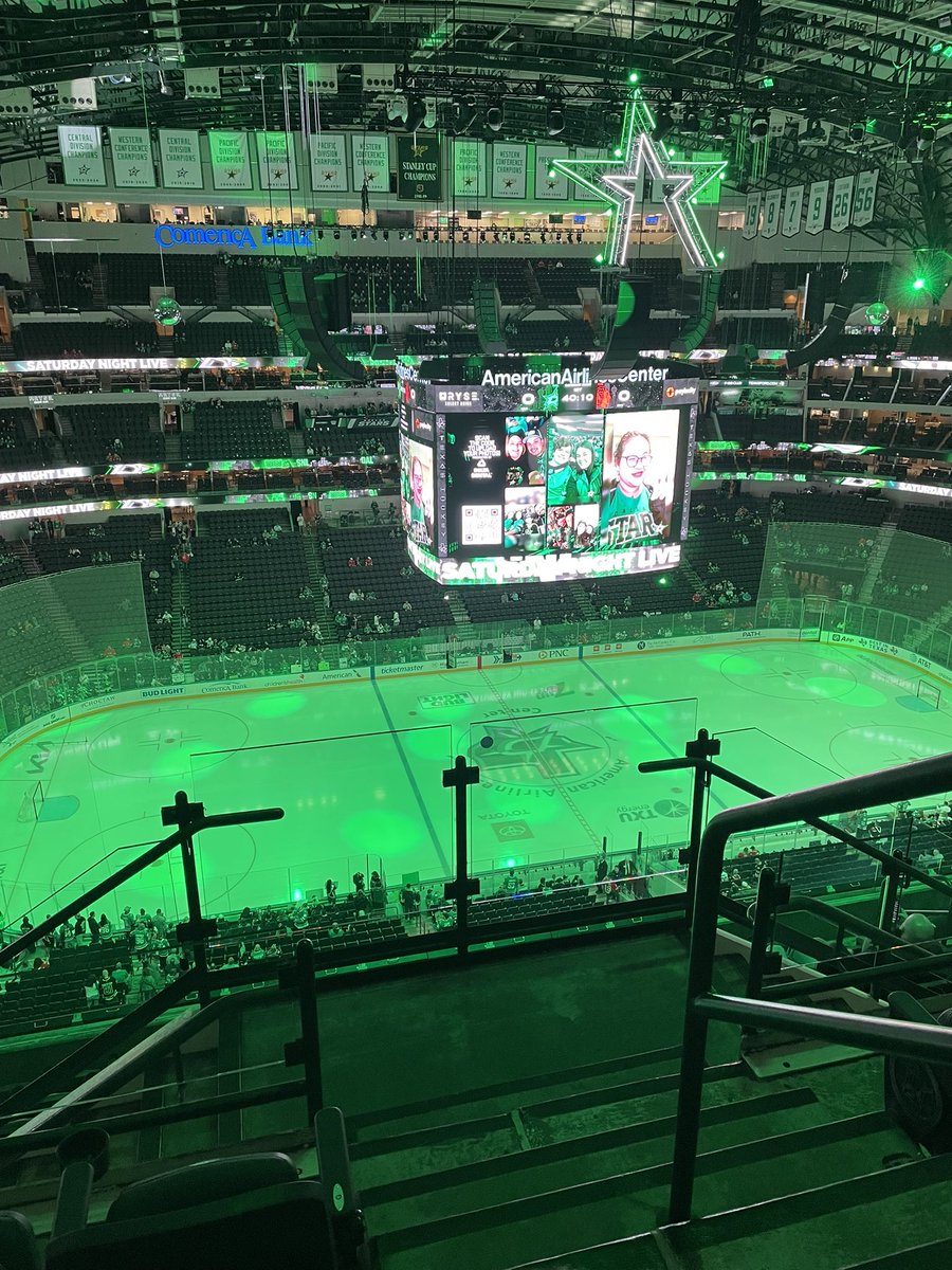TreyGilliam_'s tweet photo. Dad and I are watching the @DallasStars this holiday weekend. https://t.co/y87Oe00pxp