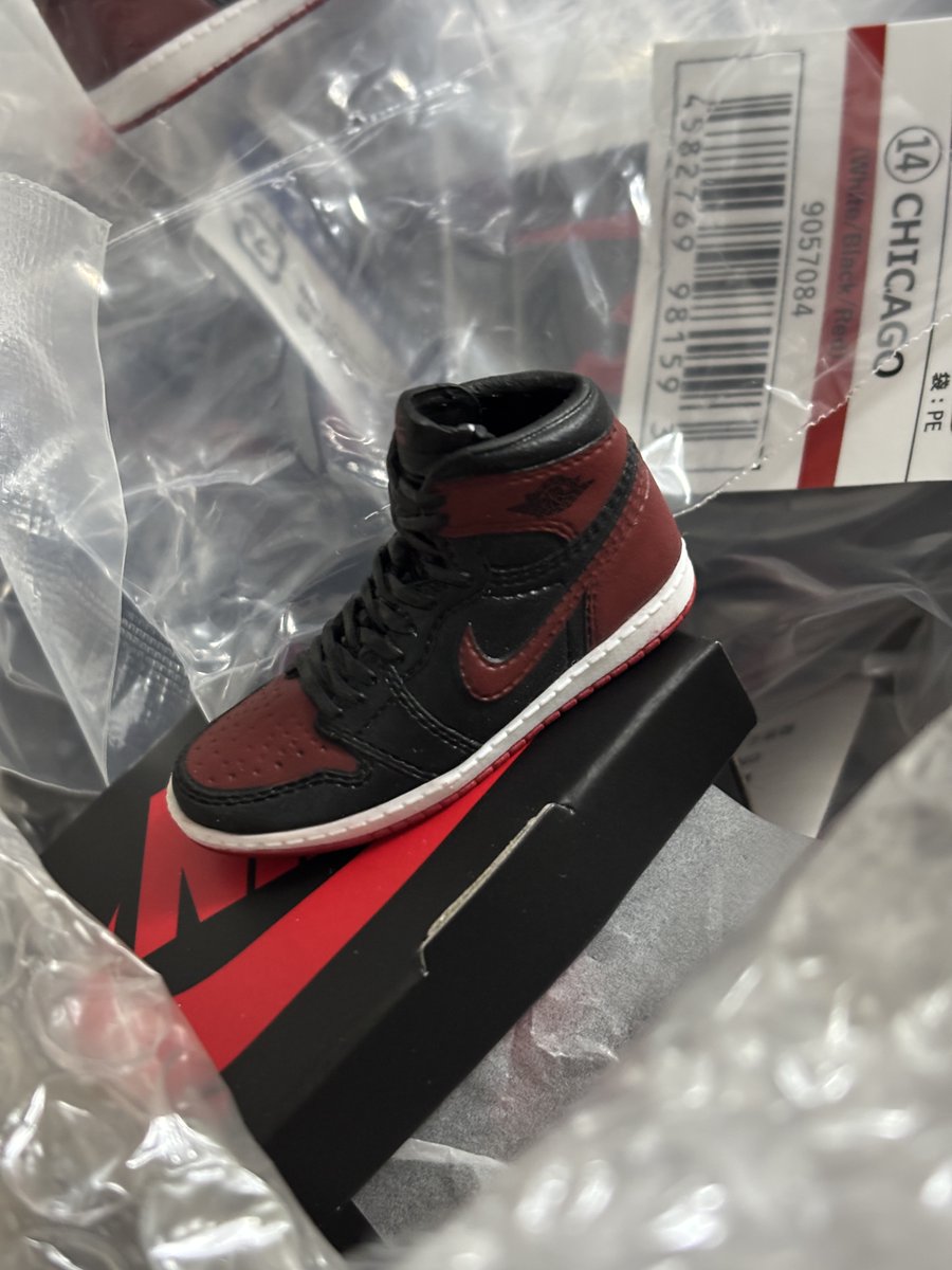 ぽ*ん様 オンライン版NIKE Air Jordan MINIATURE 全18 Air Jordan MINIATURE COLLECTION18種コンプリート バンダイと