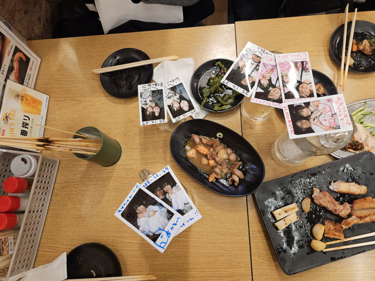 リンセント年納め
今年も1年めちゃくちゃ楽しいLIVEありがとう‼️
ゆずちゃんとも沢山語れたし迷子になっててもたまたま道案内してくれるしw
新体制も相変わらず馬鹿カッコイイし最高🔥
(囲みチェキ羨ましかったァ〜)