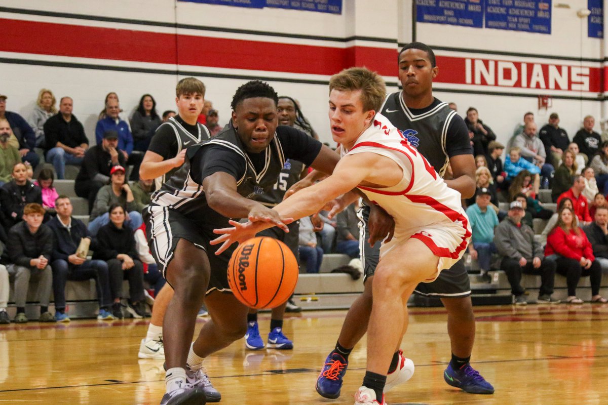 MetroNewsSports's tweet image. Photo gallery: Capital ends Bridgeport’s 25-game winning streak, 49-47:

wvmetronews.com/2025/12/27/pho… #wvprepbb 

(Photo gallery courtesy of Ben Queen/www.BenQueenPhotography.com)