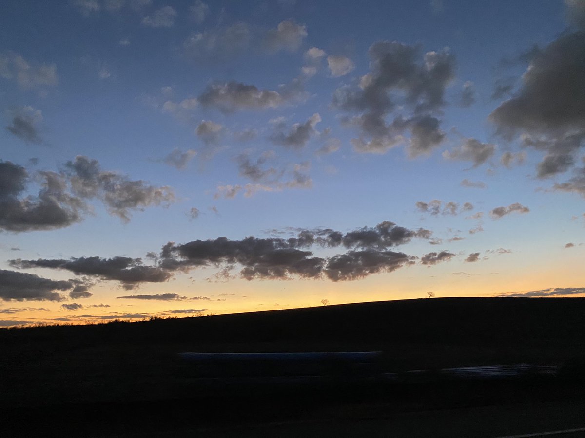 Edfleet75's tweet image. Not liking these 80 degree days in December 

Over the hills and far away. We go 

#texaswinterproblems