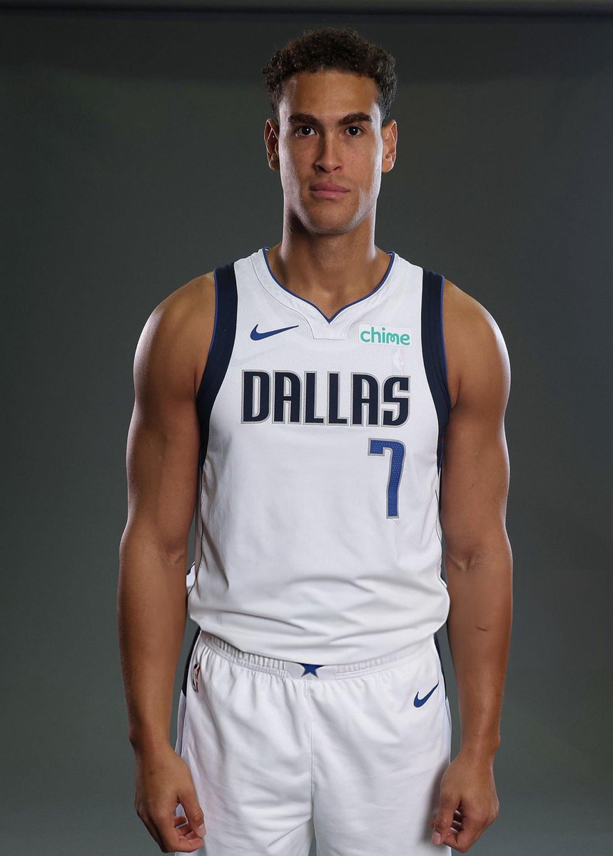 MavsMuse's tweet image. Dwight Powell just became the 1st player in Mavs franchise history with exactly 1 point and 11 rebounds in a game. Legendary.
