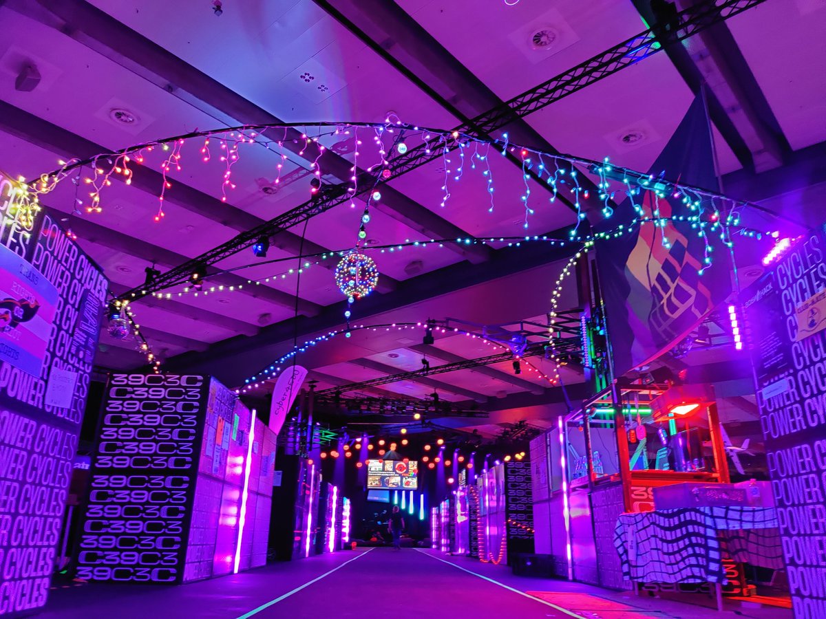 Zekah in Snow Kitty ❄️ tweet media