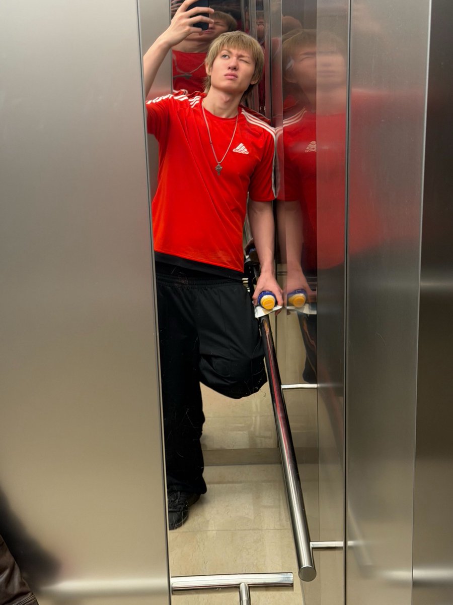 cortisrecords's tweet photo. martin elevator selfie update is here https://t.co/7pfQ1s6MvV