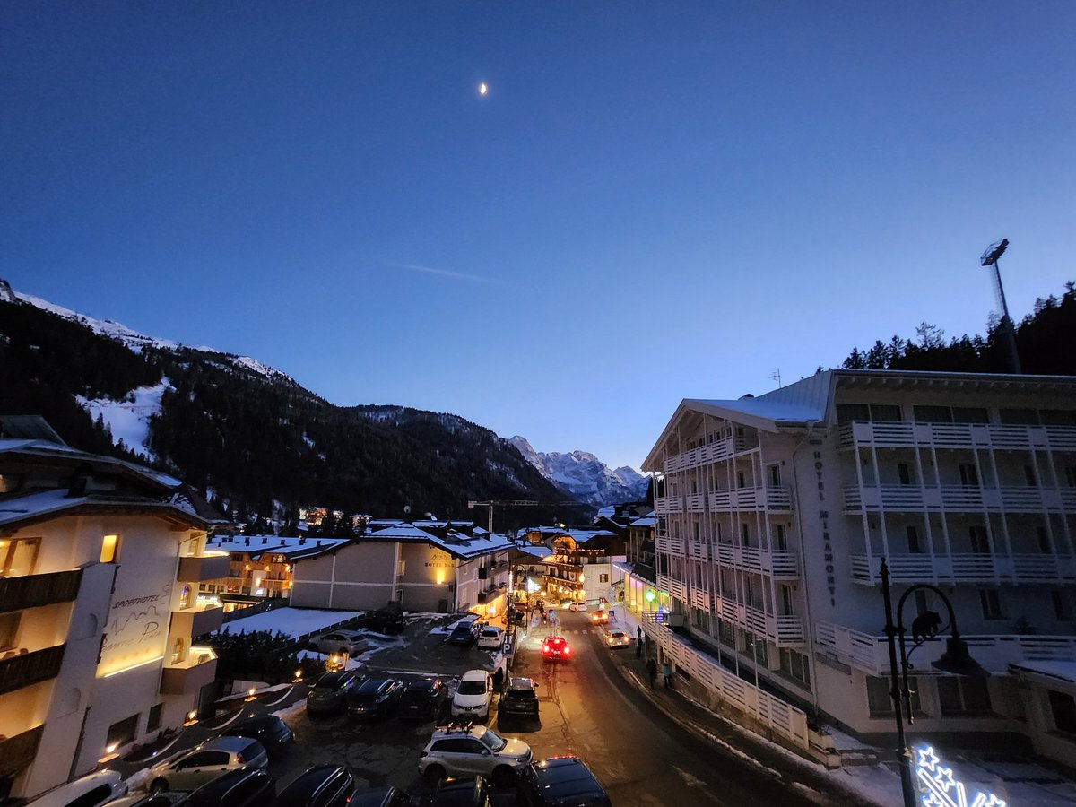 GiulioPirazzi's tweet photo. Foto sparse
#madonnadicampiglio
#groste
#campocarlomagno https://t.co/UJWIxOHn8Z
