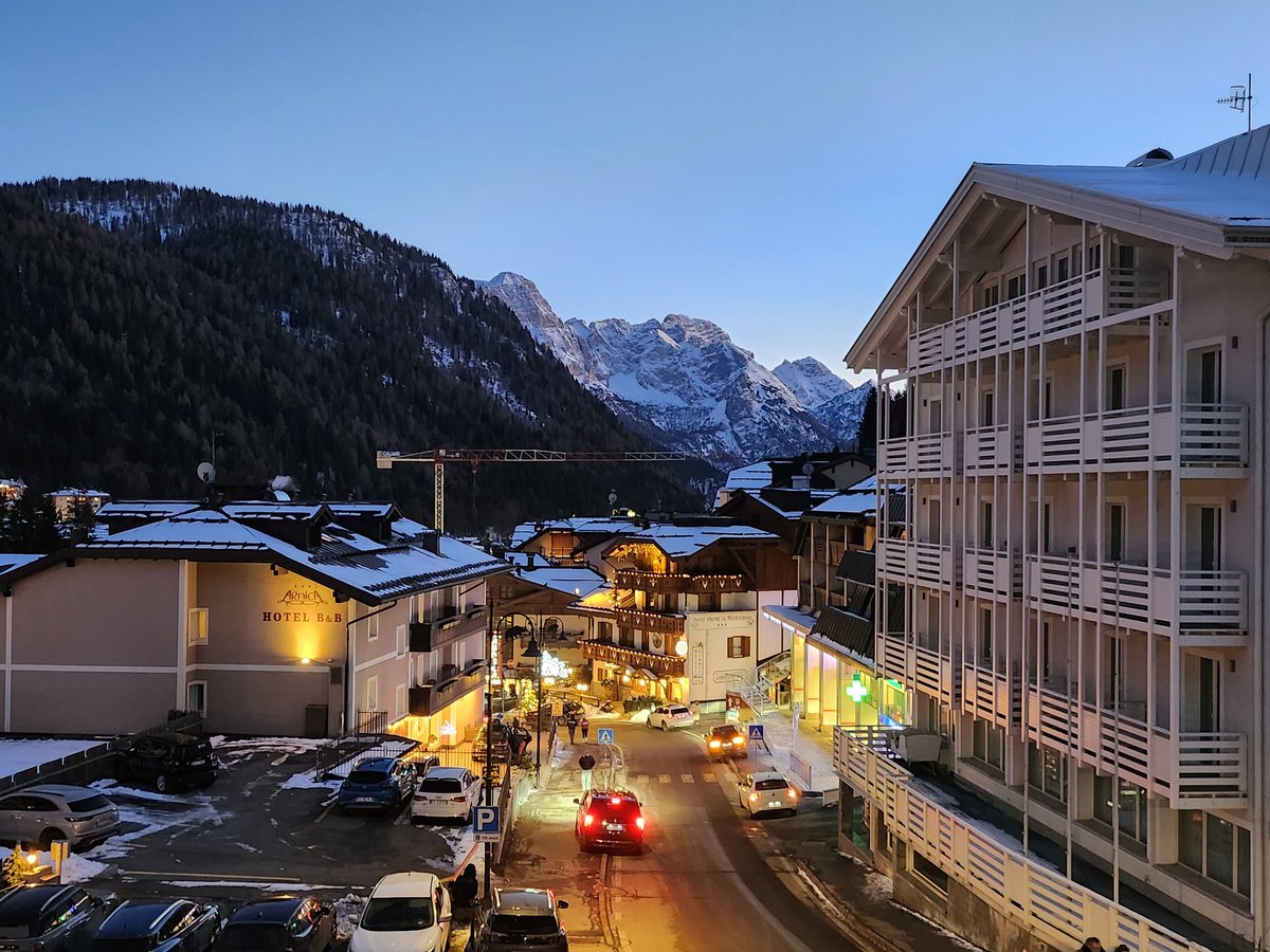 GiulioPirazzi's tweet photo. Foto sparse
#madonnadicampiglio
#groste
#campocarlomagno https://t.co/UJWIxOHn8Z