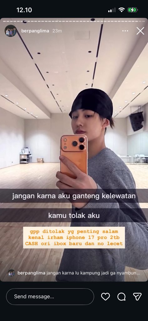 jourosalie's tweet image. lagi lagi si alay user iphone 17 pro 2tb cash warna oren mengkilat yang abis ditolak gebetan nya