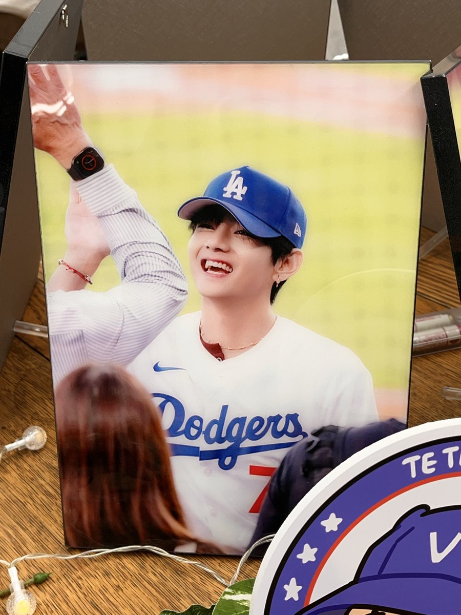 armybearforever's tweet photo. ソルテ様の展示会、今回も素敵なテテが溢れていて幸せいっぱいの空間でした💜。ご多忙の中、会場でアミと丁寧にご挨拶くださったソルテ様、これからも応援しています✨。スタッフの皆様にも終始心温かいご対応をいただき、感謝しています🧸。

@SORTE613님
@sorte_jp様
#LOVE_IS_V 
#HAPPY_V_DAY https://t.co/brb1YRUjDG