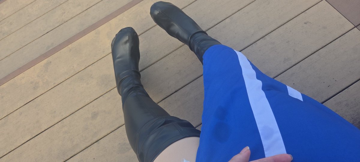 足痛のため階段で休憩中〜

#アコスタ万博記念公園