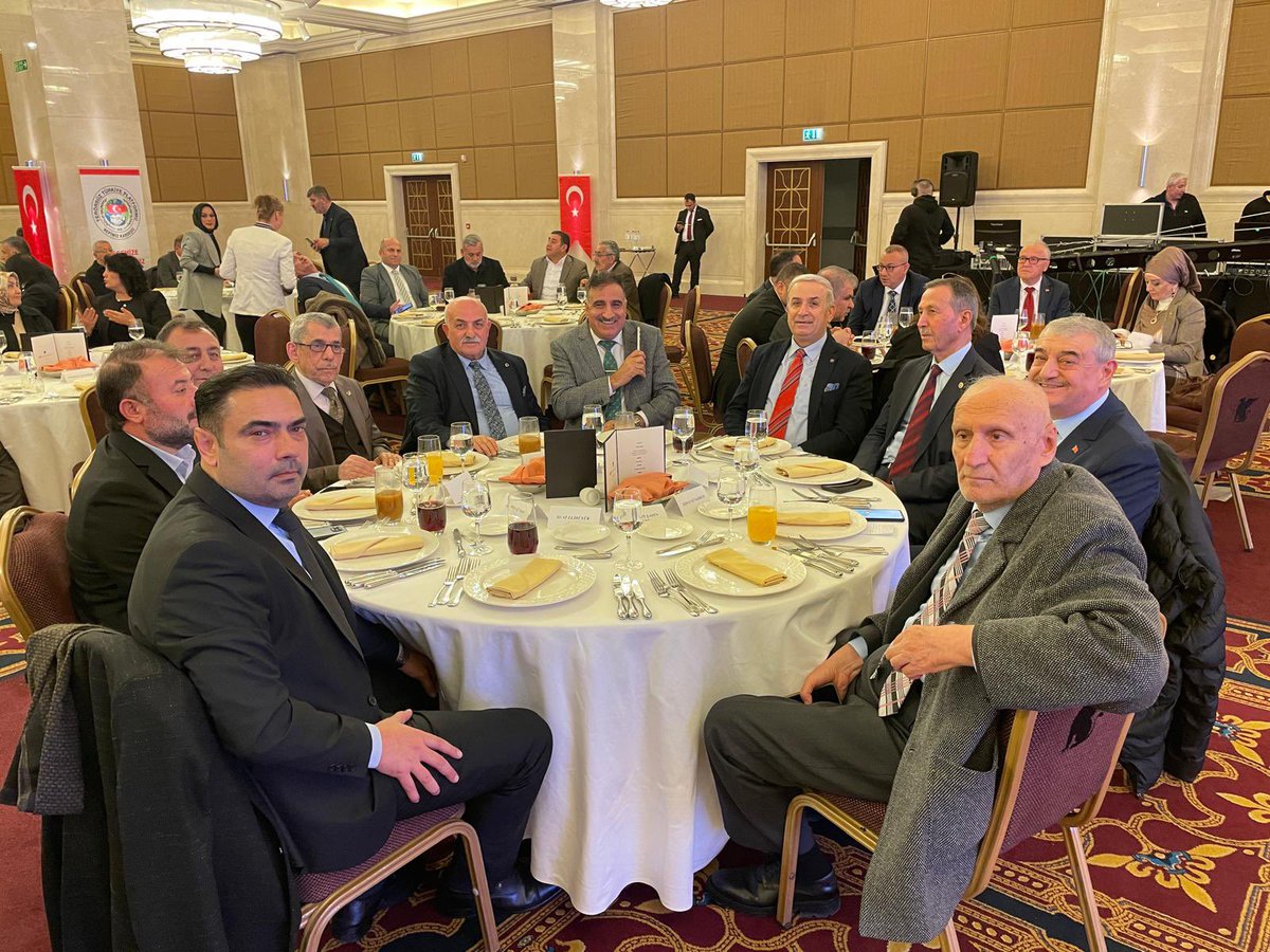 Milli Dayanışma, Kardeşlik ve Demokrasi Komisyonu’nu desteklemek amacıyla; hepimiz birlikte Türkiye’yiz, kardeşiz’ sloganıyla,
Ankara Marriott Otel’de Terörsüz Türkiye Platformu olarak bir araya geldik.
Bu anlamlı buluşmanın hayırlara vesile olmasını diliyoruz 
#Hepimizkardeşiz