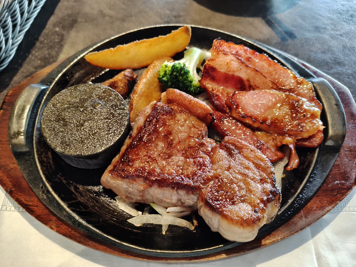 sleipnir709's tweet photo. サーロイン180gとベーコン追加。美味しかったです。 https://t.co/vvChXzby7h