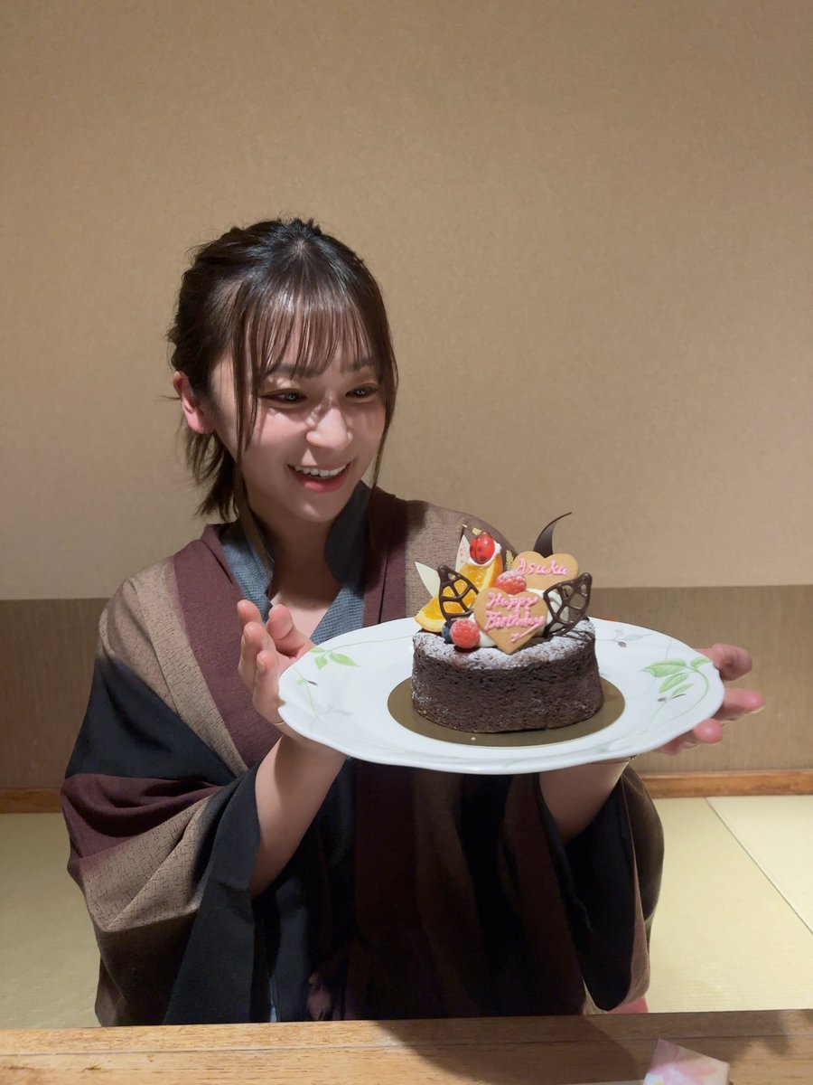 asu_1228's tweet photo. 誕生日を迎えました🎂✨
36歳もたくさん笑って周りにいてくれる人に愛を持って過ごしていきたいと思います☺️💕
これからもよろしくー！！！😚 https://t.co/GVYB5Ytyqv