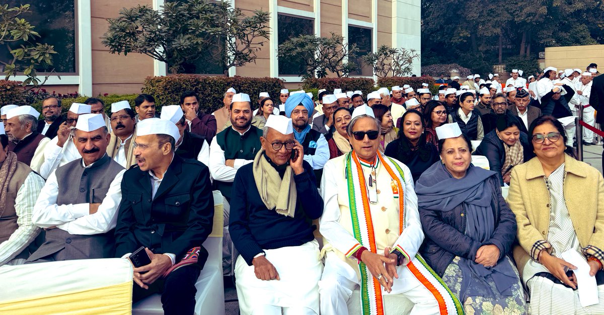 Shashi Tharoor tweet media