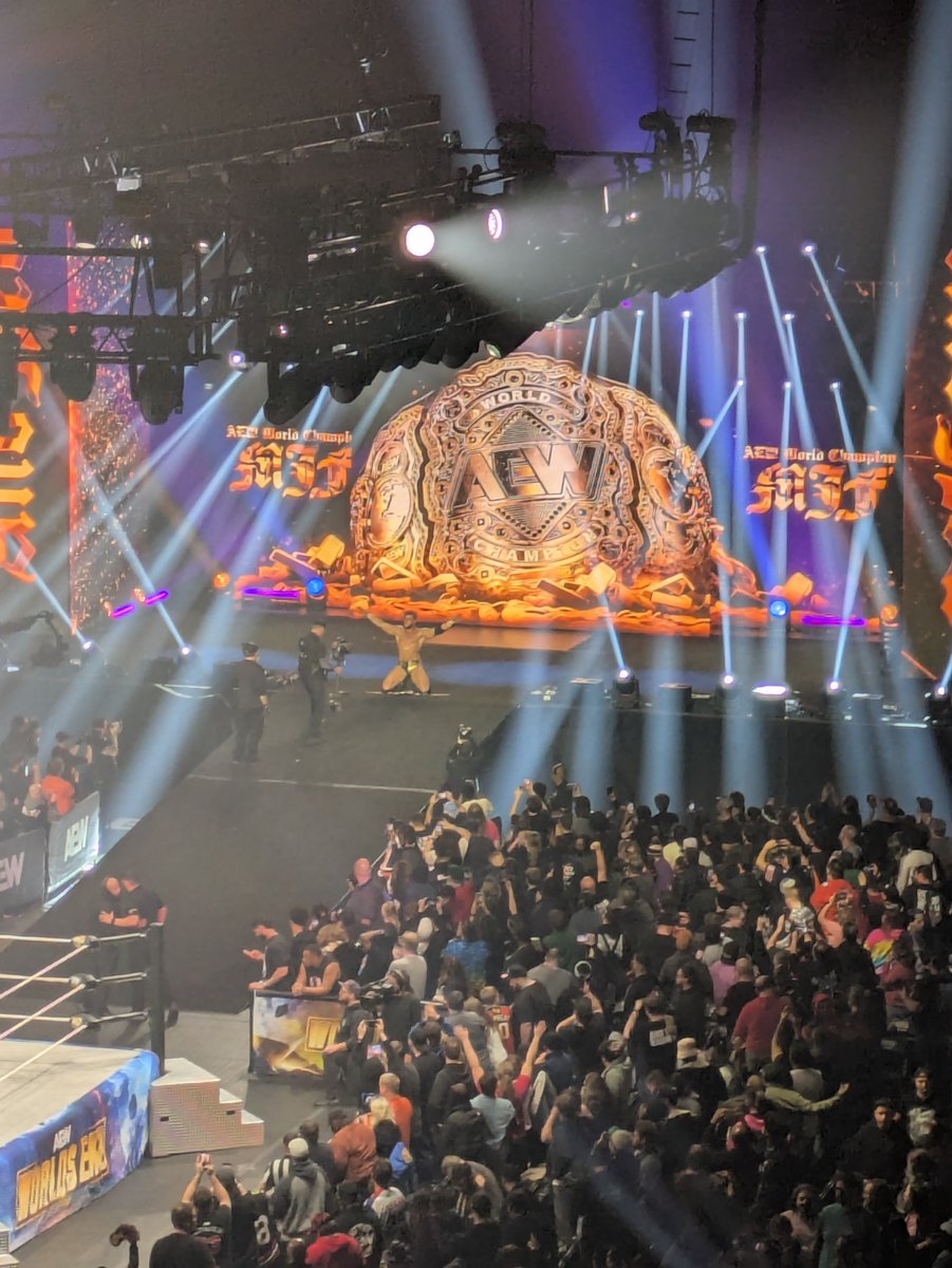 SuitWilliams's tweet photo. Popping sold out houses and winning the big belts.
This is just #WhatWeDo in #MJFC. https://t.co/te9jY1AU9h