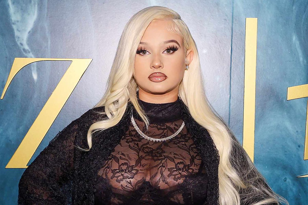 SheaFromTheBay's tweet image. The fact that they’re all in the same family…???