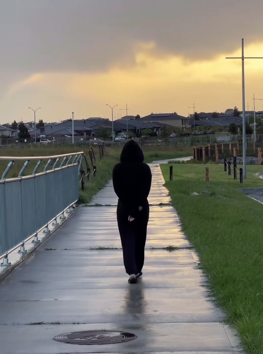 ਅੱਜ ਕੱਲ,,ਅਕਸਰ ਸ਼ਰੀਰ ਵਿਆਹੇ ਜਾਂਦੇ ਆ
ਪਰ,, ਰੂਹਾਂ ਕਵਾਰੀਆਂ ਹੀ ਰਹਿ ਜਾਂਦੀਆਂ ਨੇ 🙂
                                          ~ਹੈਰੀ ਢਿੱਲੌ✍🏻