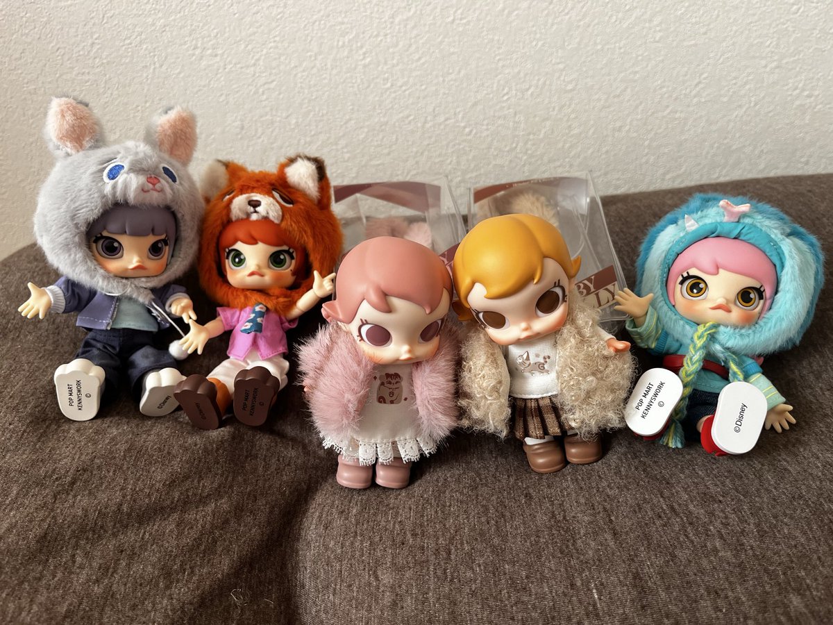 zzzpiper's tweet photo. 待望のモリーちゃんうちにも来たよ～😍😍こーれは可愛すぎるわ！
1番狙いのピンクがきて、さらにショートヘアのベージュちゃんも来て最高でした🥰

さらに指名買いしたニックもきてみんなでお出迎えだよー😍😍
ジュディはギャルピースしてるよー😂✌️モリーちゃん大好きになってる🥰 https://t.co/mEkPiVk9vH