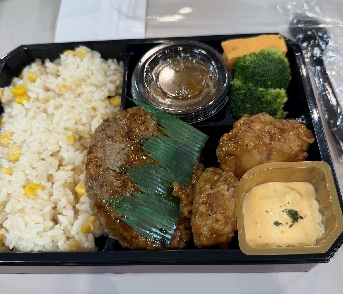 345__chan's tweet image. 楽屋でみんなで流行りの音楽の話をしたり、流行りのアイドルの話をしてる中でたかみなだけが「このお弁当、完璧すぎるな！！」「これは期間限定なんだろうか」5分後「それにしてもこのお弁当すごいな！」とずっとこのお弁当の話してた。