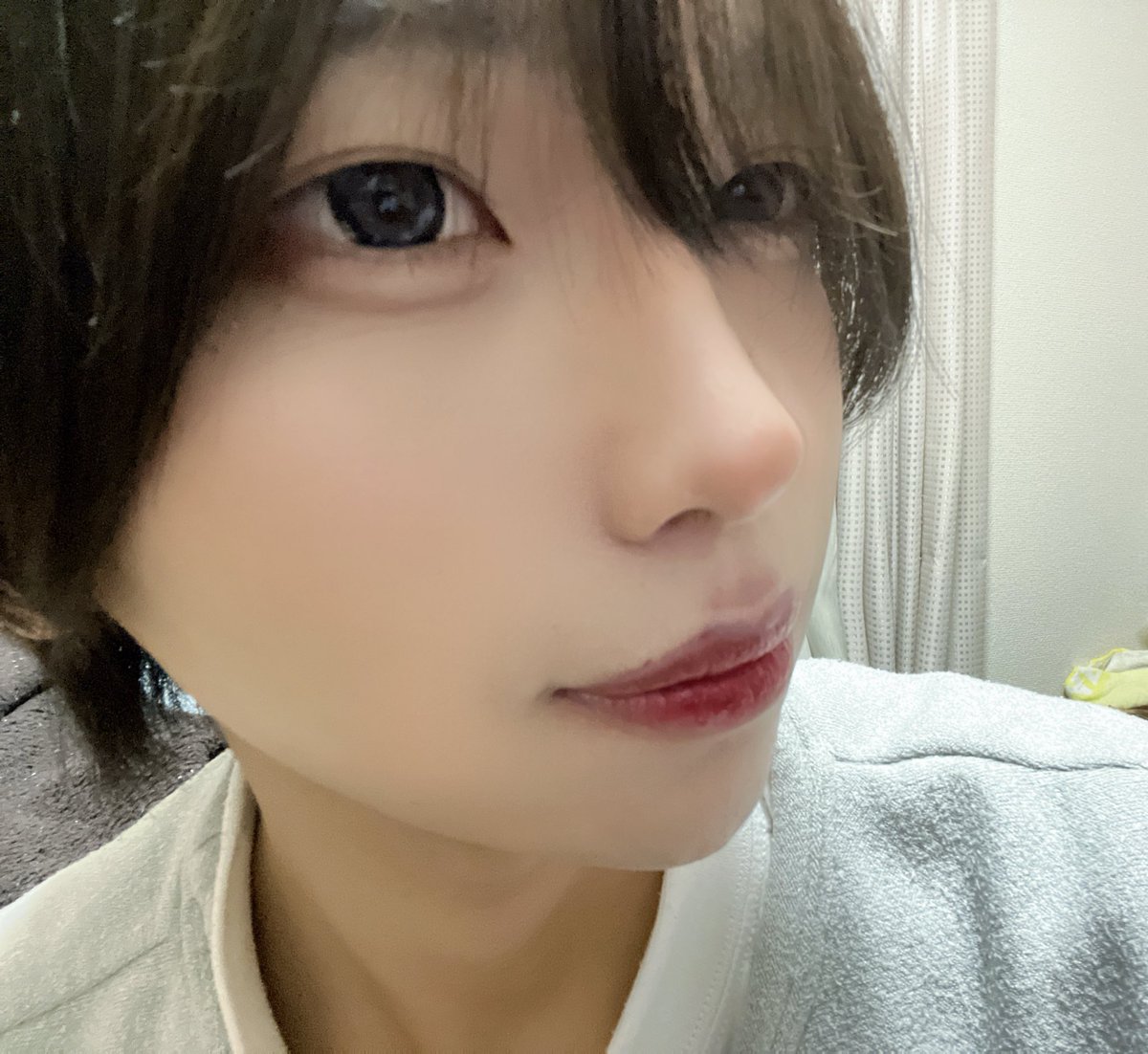 #自撮り界隈
自撮り界隈の人ってこういう写真とりがちよね