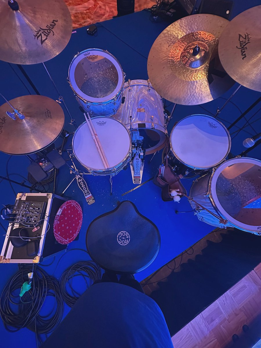 2025年のライブ納めはクローズイベントでの演奏🥁

久しぶりに14インチのNew Beatを使ったけど、
音のまとまりとバランスの良さが最高で、
やっぱりいいなと改めて実感🔥

今年も本当にたくさんの現場で叩かせてもらいました。
関わってくださった皆さま、ありがとうございました❗️