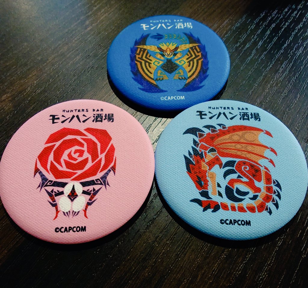 入場特典缶バッジと店内