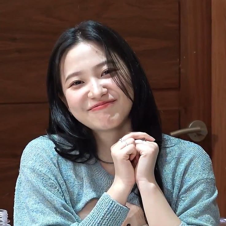 lttlekit's tweet image. HI PRETTIES HAPPY SATURDAY!! i took another ballet class because im literally obsessed it was so much fun 🩷🩷 I went out and got some dumplings ( they were rose flavored and were pretty good ) and now im settling in with a little bit of wine for a nice Saturday night 😋