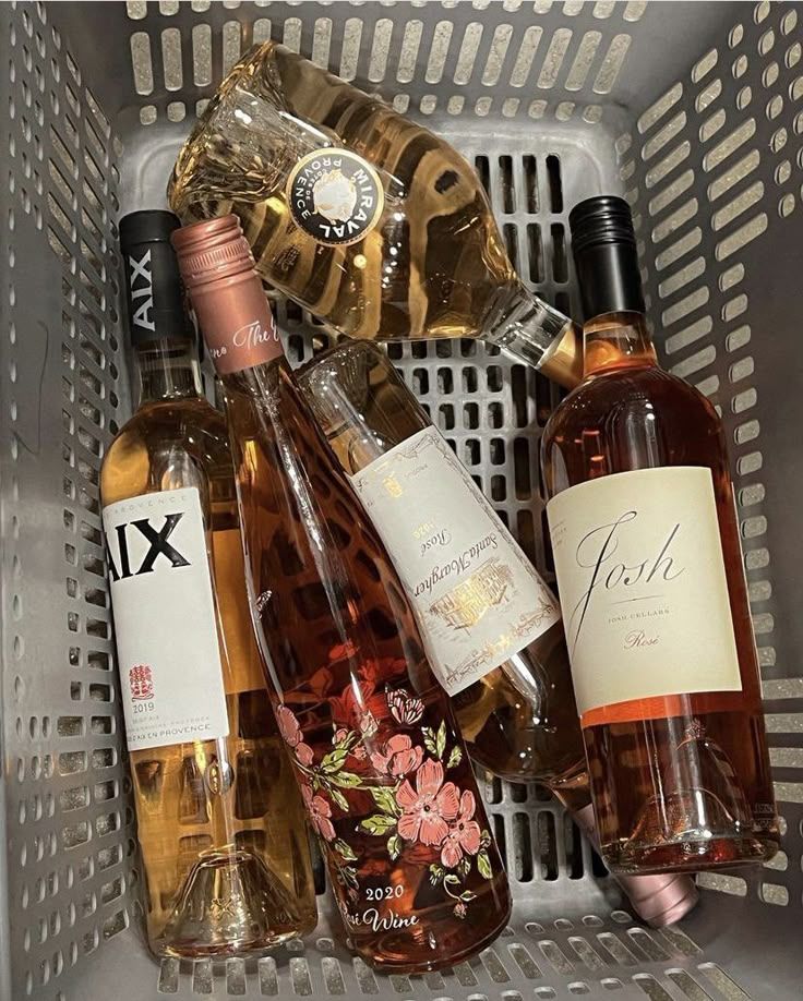 lttlekit's tweet image. HI PRETTIES HAPPY SATURDAY!! i took another ballet class because im literally obsessed it was so much fun 🩷🩷 I went out and got some dumplings ( they were rose flavored and were pretty good ) and now im settling in with a little bit of wine for a nice Saturday night 😋