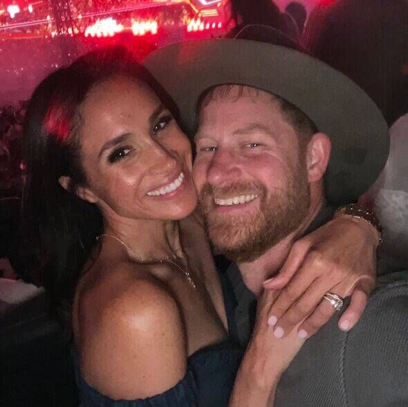 M 🌸 (@meghanharryfan) on Twitter photo 