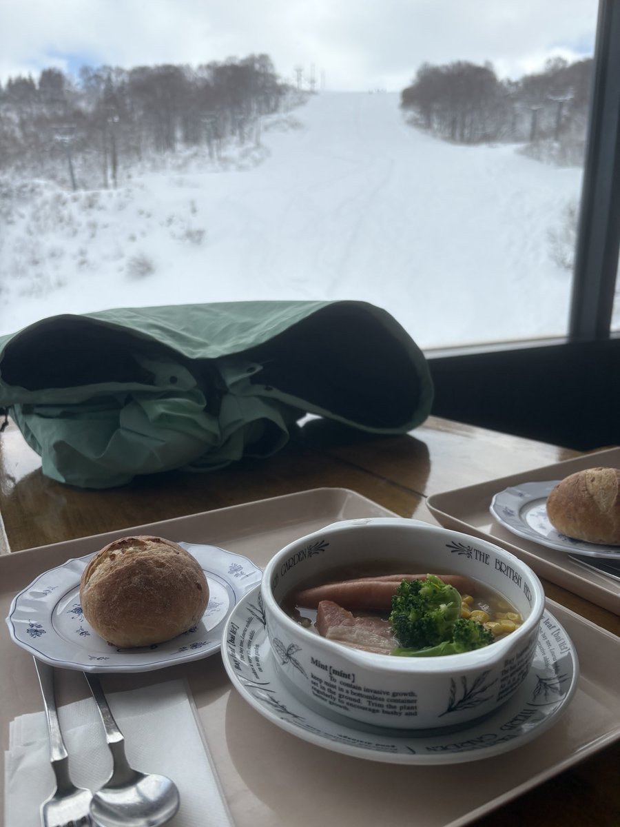 iwappara25_26's tweet image. 上越国際スキー場です
今のところ空いてます
ここに来たらホルンのポトフ石窯パン付き食べなきゃね

ちなみに駅前アネックスの2階は朝からモーニングコーヒーやってるのね
今度頼んでみよ