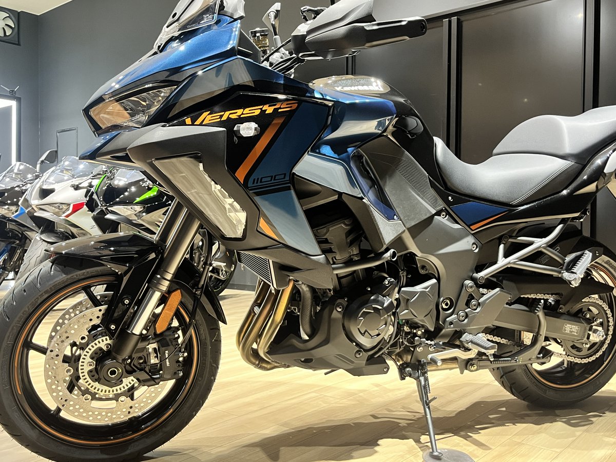 KPmatsudo's tweet image. 本日は在庫車両のご紹介です！
VERSYS 1100 SE は長距離ツーリングでも快適な旅ができる装備が満載です！
毎週末出かけたくなってしまいますね。
＃カワサキ ＃VERSYS ＃VERSYS1100SE