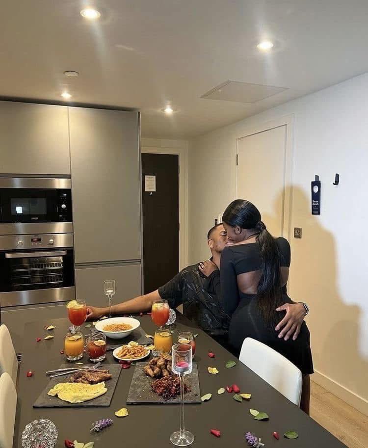 maceoofficial's tweet image. i aint for the streets. i like being at home like this 😩🫶🏾