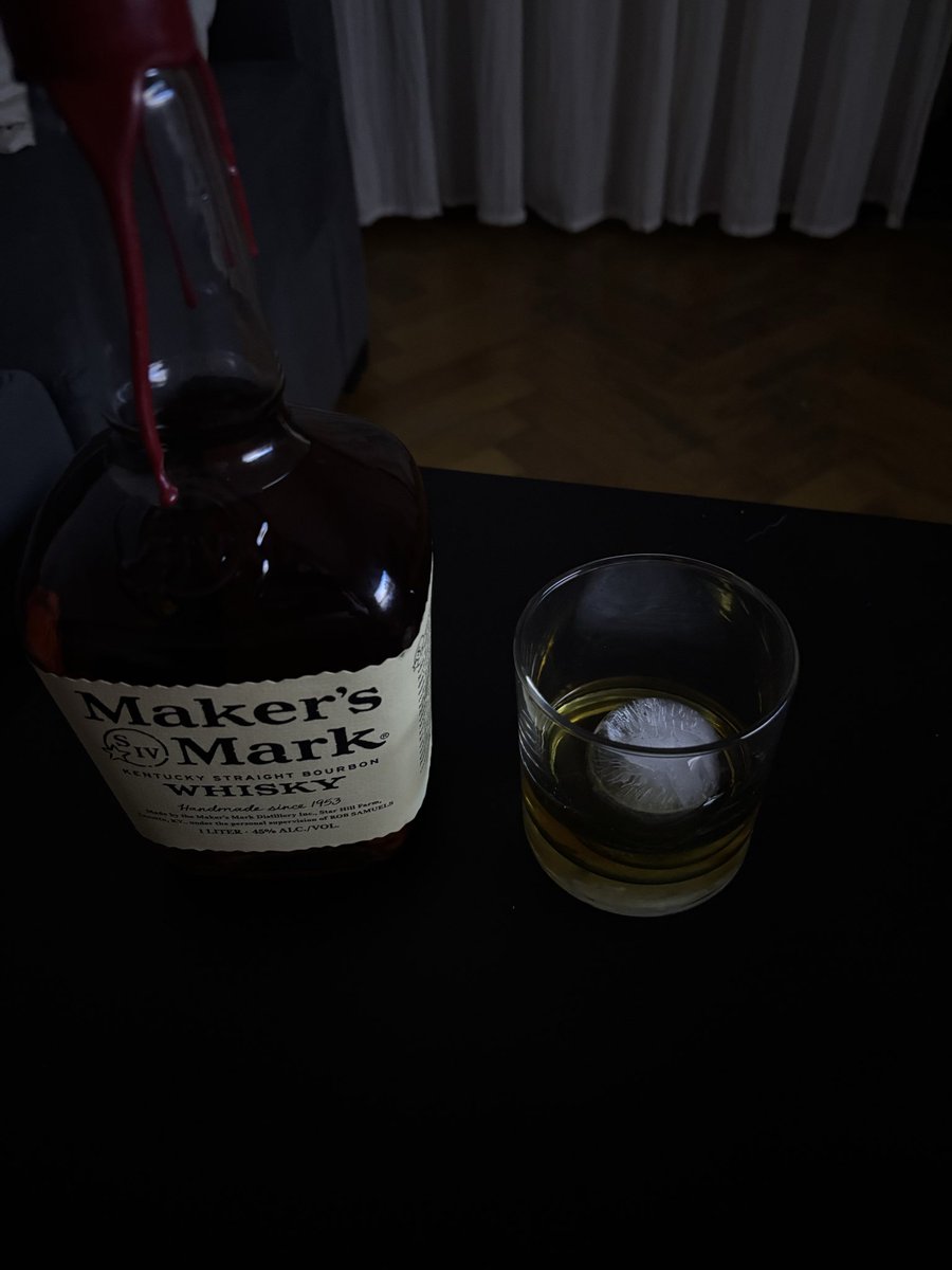 mazzu__'s tweet photo. Regalo de navidad. 

Día 27/31 #DailyDrinkingDecember https://t.co/K4ReCihqUo