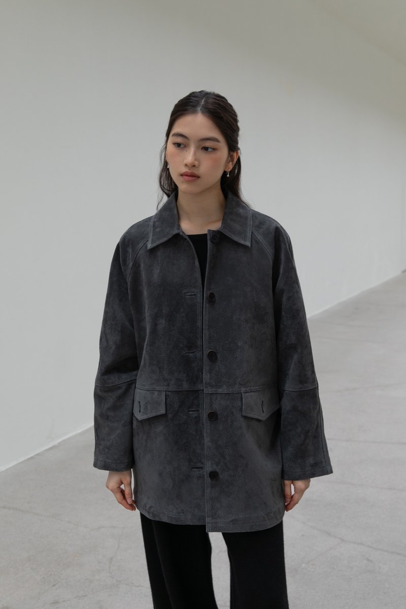 素材の”質”にこだわったスウェードジャケット。 滑らかな質感のレザー