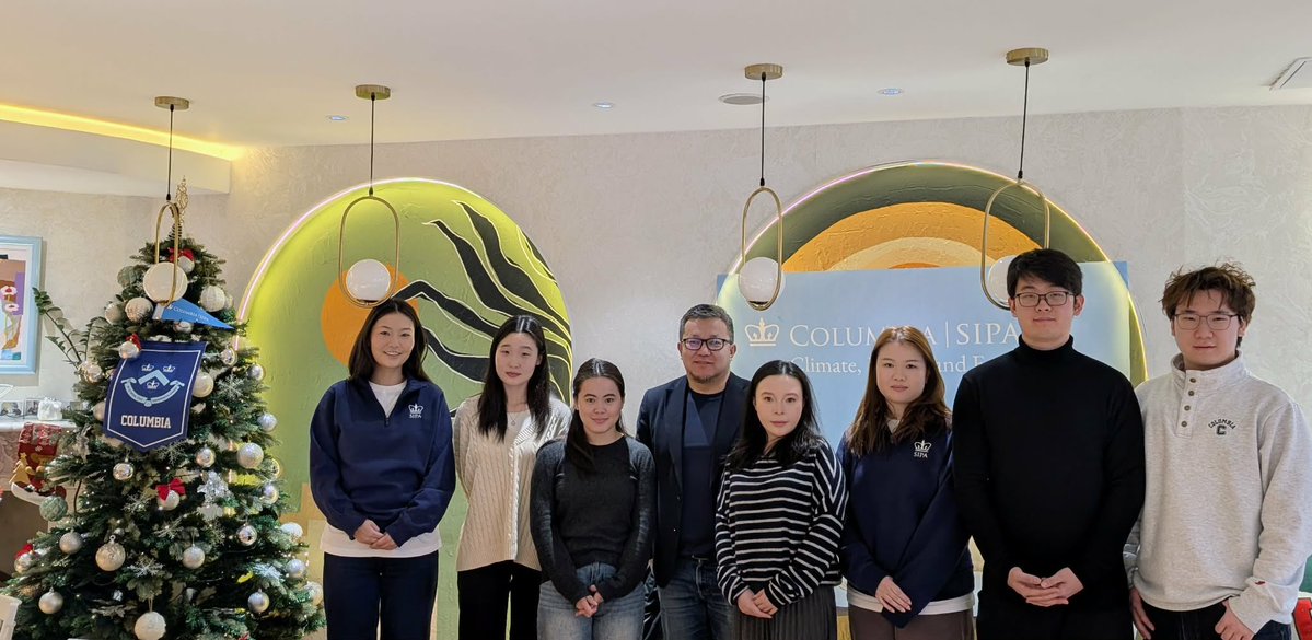 Zoloo_Engineer's tweet image. @Columbia University Магистрийн оюутнуудтай Ням гарагийн өглөө уулзав. Улаанбаатарын #УТАА гэдэг асуудлыг судалж яваа юм. Монгол, Хятад судлаач залуучуудад мэдээлэл өглөө. Эцэст нь өөртөө хэлэв, “бид нар чинь шийдлээ мэддэг хэрнээ өөр зүйлд мөнгөө зараад цаг алдаад суудаг хүмүүс…