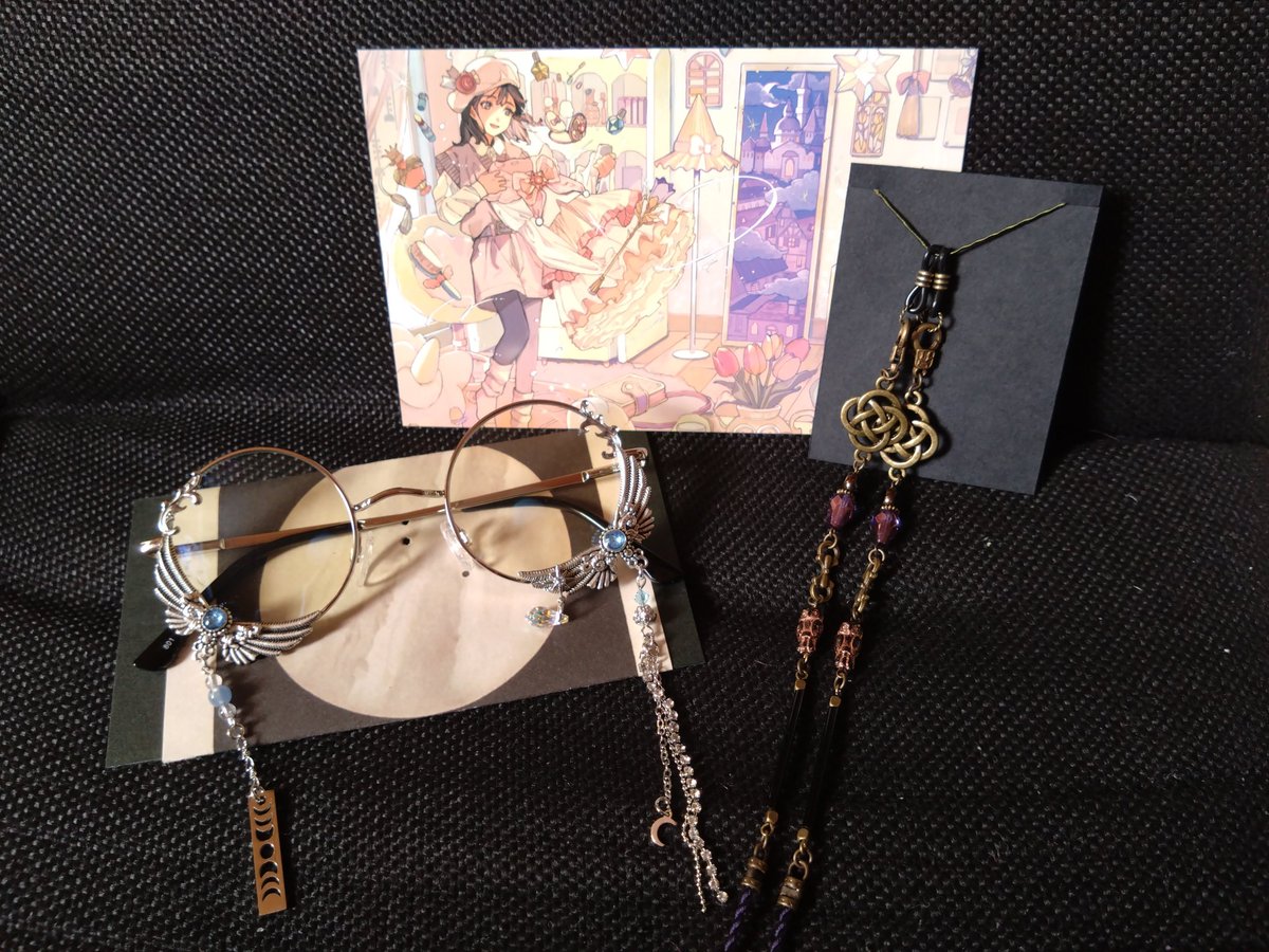 rumi_wamono's tweet photo. ひゃっほー！届いたー！！！
宙フェス(@sorafes_jp)にて
眼鏡は森と魔法具様(@nohana3n716) 
眼鏡鎖はwaterblue様(@mutchie) 
で購入しました！！着物着てこれ付けたら完璧すぎる💯
今度これでカフェ行く🫖☕️ https://t.co/WIWgL6ceUm