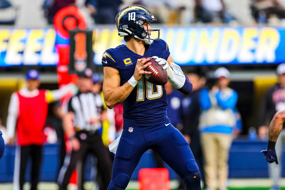 Justin Herbert against the Texans:

- 66% completion 
- 273 total yards 
- leading rusher (again) 
- put the team on his back with a broken hand 
- 24th OL combination on the season
- pro-bowl kicker misses a FG and XP 
- multiple drops from his weapons