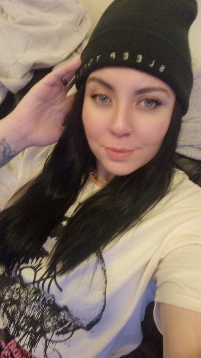 #BoxingDay before and after 🤣🤣🤣
Got sent home in an Uber by the step mum, haha.
Safe to say, I had a great night 🤣🤣🤣🤣