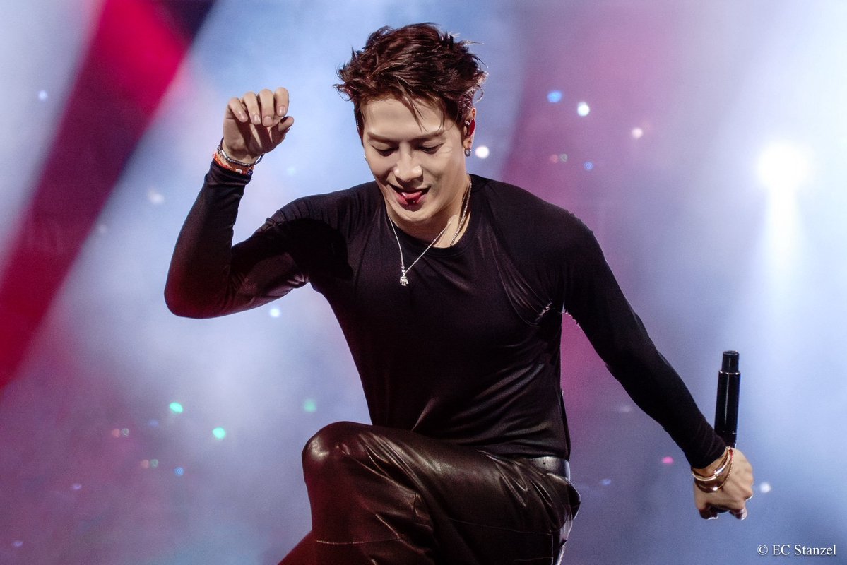 spinorbinmusic's tweet photo. Jackson Wang looking absolutely amazing at KCON LA 2025 🔥✨😮‍💨

Stage presence, style, and star power all in one 👑🖤 #JacksonWang #KCONLA2025 #KpopIcon https://t.co/Pf2qNxhqkd