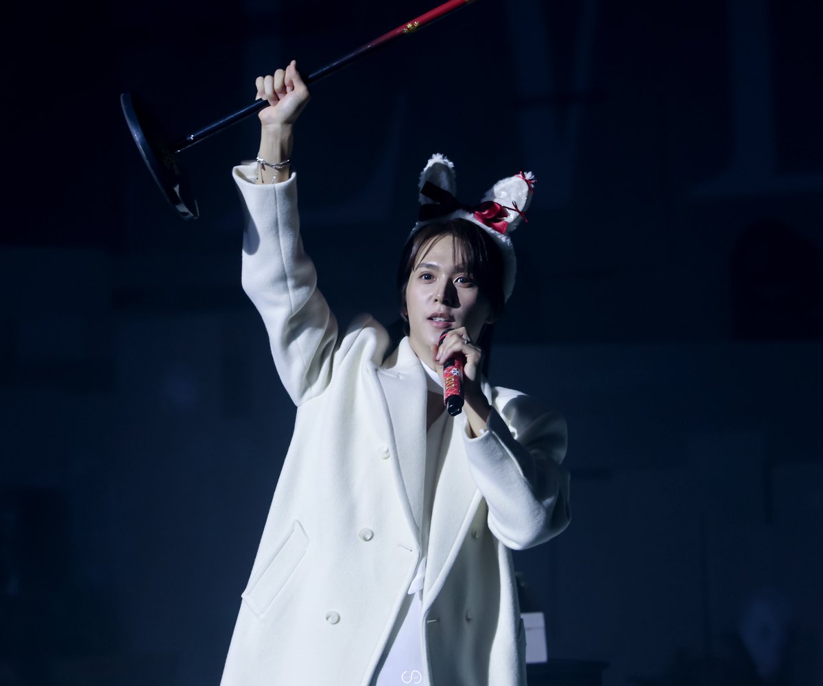 ssol_97's tweet photo. 251214 EVER+ 손동운 콘서트_막콘
여러분 마이크대 이쁘죠오오오?
#손동운 #손동운콘서트 https://t.co/5aFRIavtxH